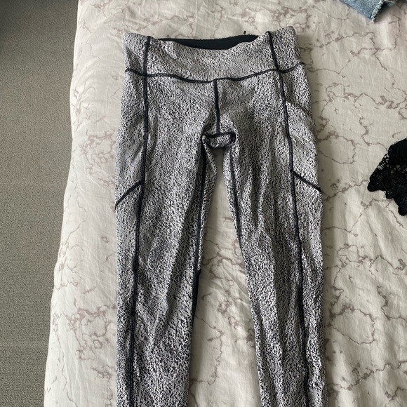 Lululemon leggings - Picture 1 of 4